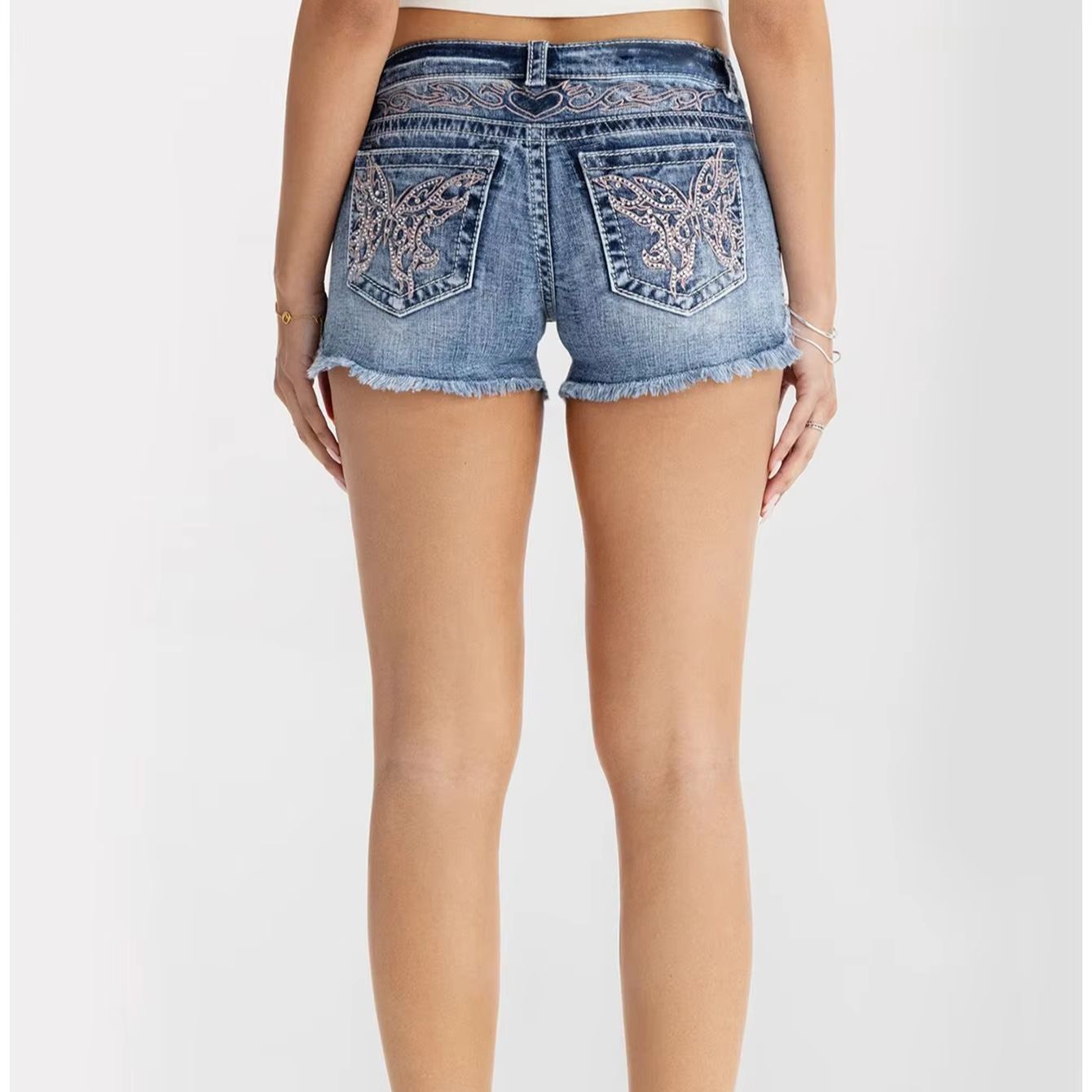 Shorts Denim Frayed - Roupas Femininas: Shorts de Jeans com